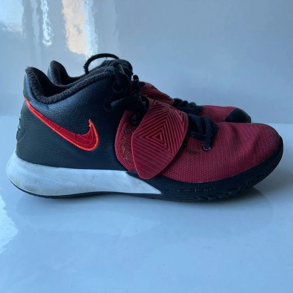 Nike Kyrie  Flytrap Mens red/ Black Basketball Shoes Sz 8 - Picture 2 of 12